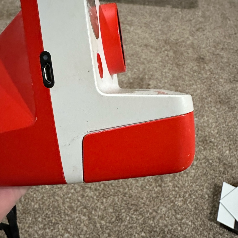 Polaroid Now Vibrant Red Instant Camera - Picture 10 of 16